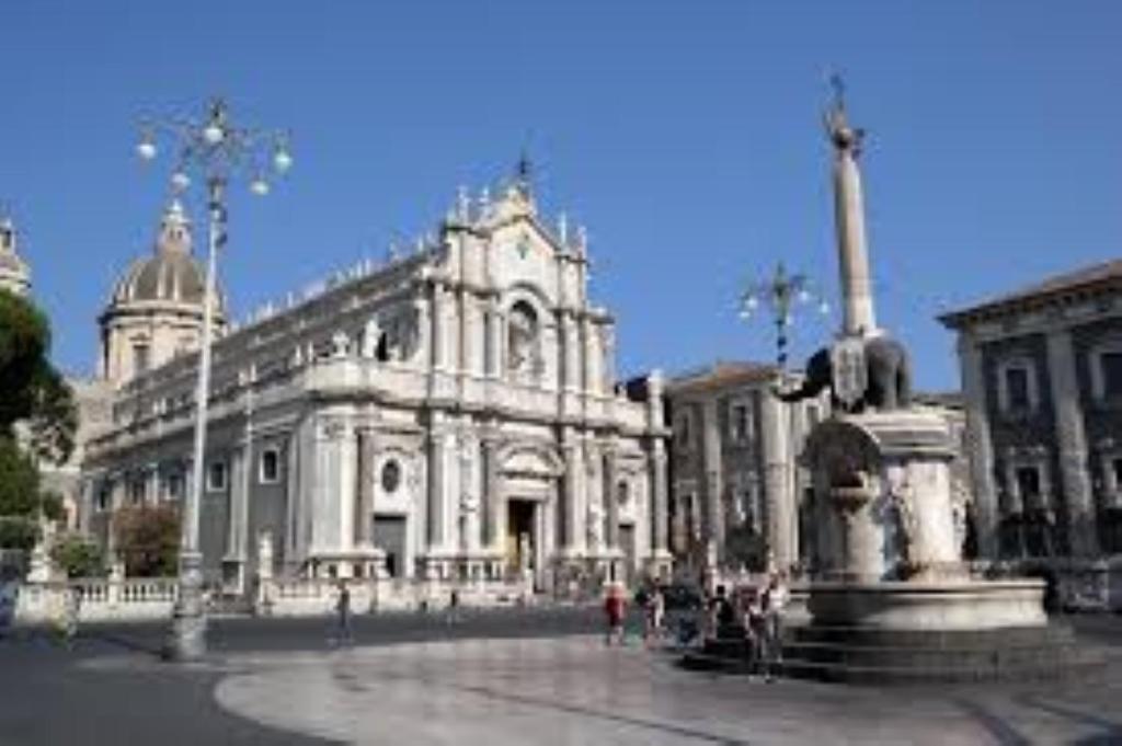 Suite Con Terrazza In Centro Storico Catánia Buitenkant foto